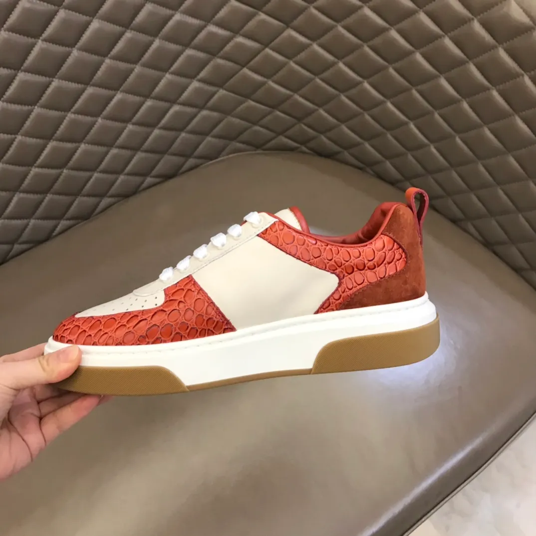 p420 "Salvatore Ferraga**" men's low-cut fashion sneakers. This casual shoe has a novel structure and is made of soft calfskin. The contrasting color elements on the upper highlight the bold and avant-garde atmosphere. The first-layer cowhide lining is high-end and comfortable. Energetic and fresh, these shoes can be worn with casual looks or add a touch of street style to elegant trousers.  Size: 38-44